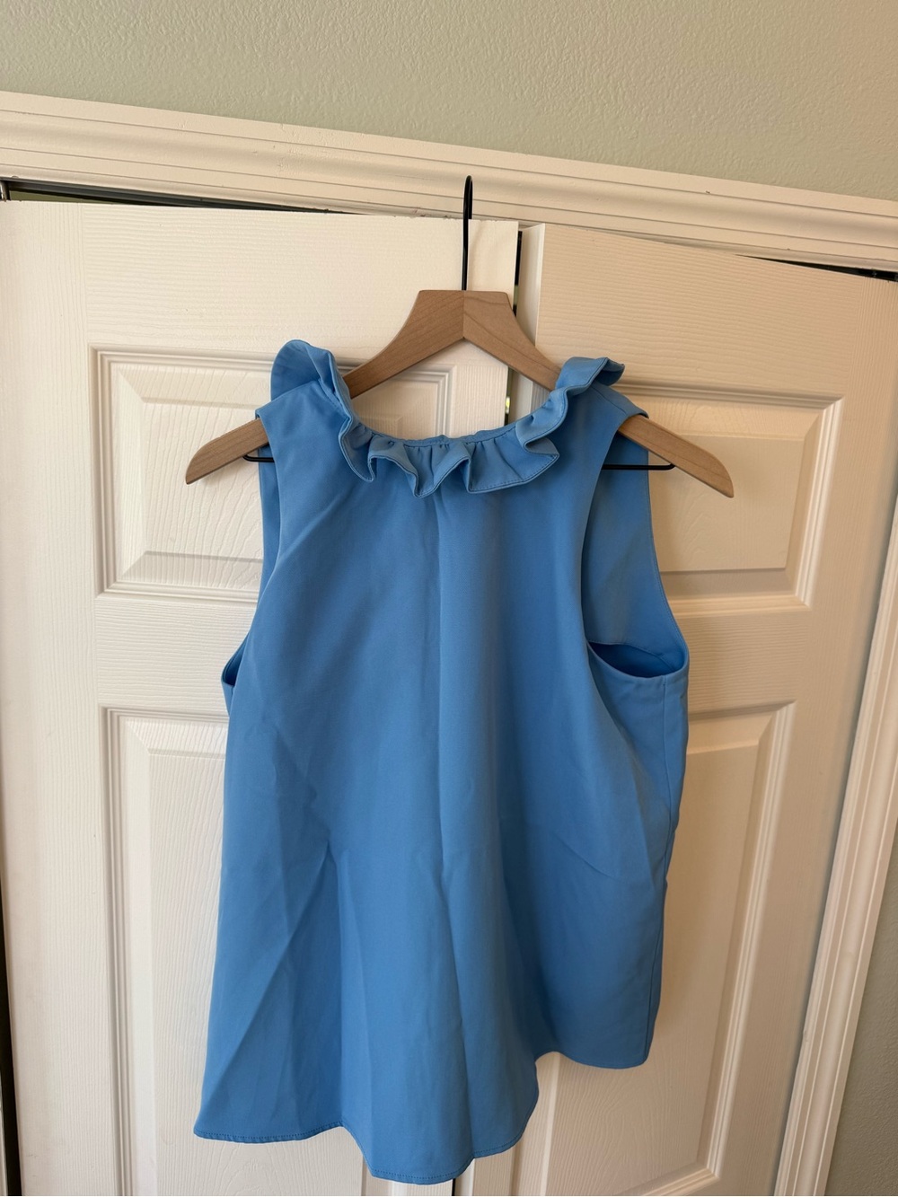 Tuckernuck Mason top light blue sleeveless blouse ruffled collar size m nwot - Picture 2 of 9